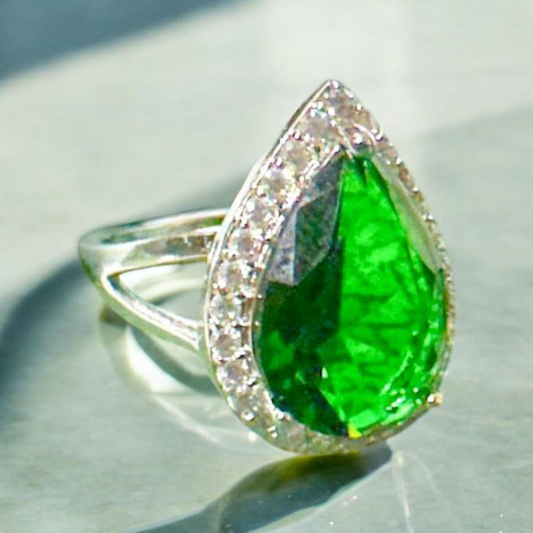 Emerald Glow Ring