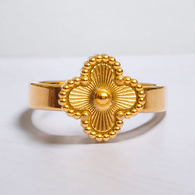Golden clover ring